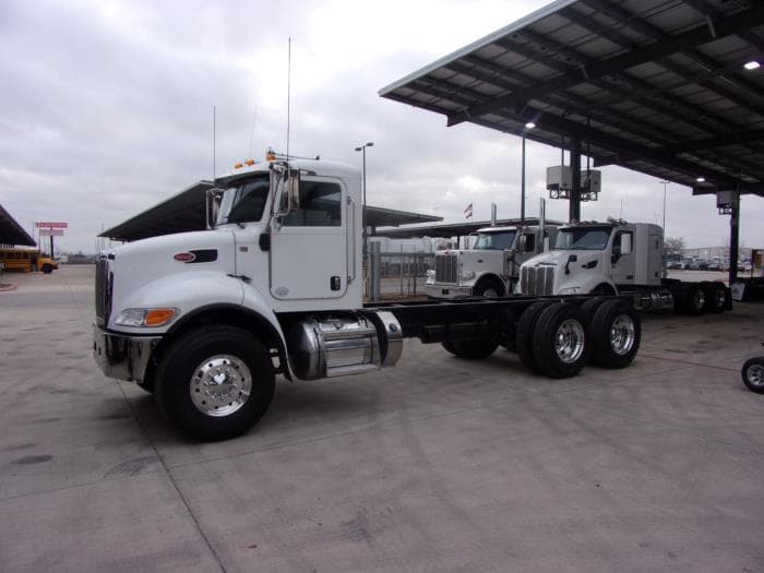 2019 Peterbilt 348 — photo 2