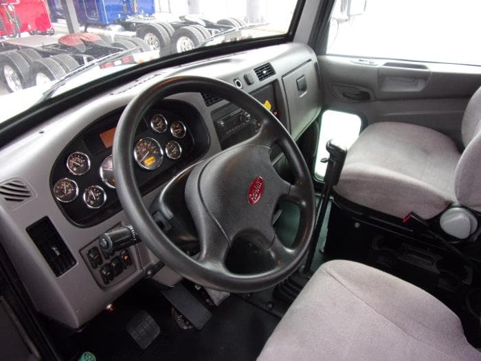 2019 Peterbilt 348 — photo 12