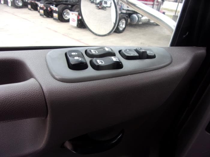 2019 Peterbilt 348 — photo 16