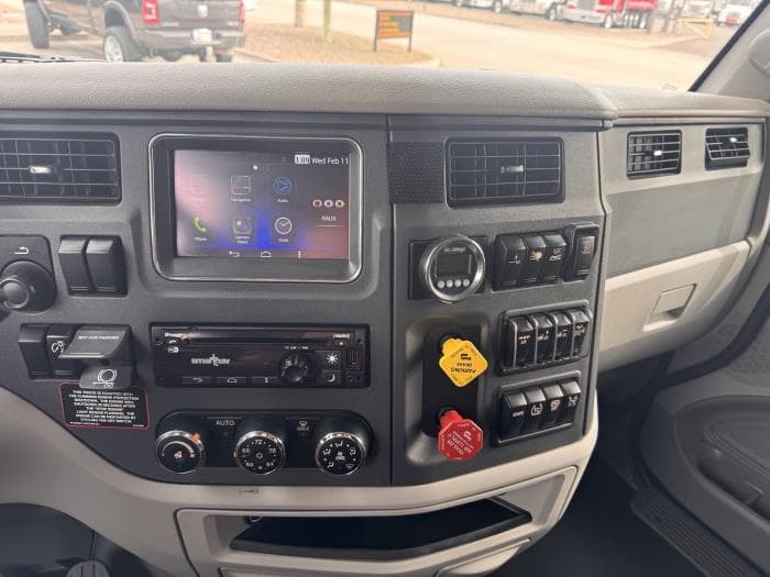 2020 Peterbilt 579 — photo 16