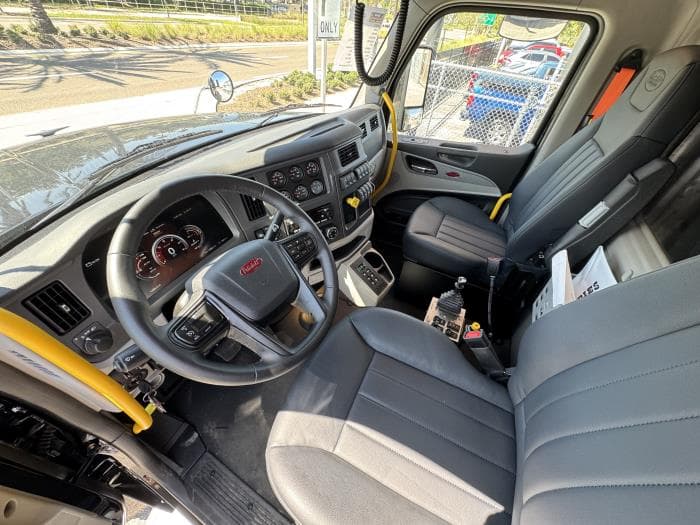 2026 Peterbilt 567 — photo 9