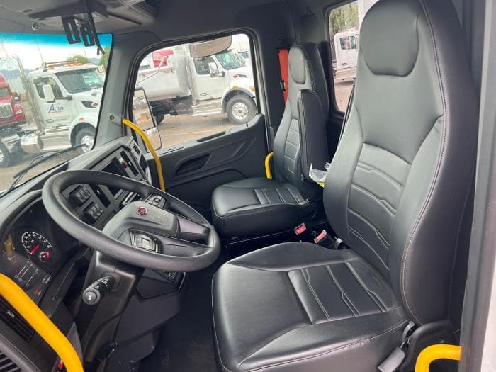 2026 Peterbilt 548 — photo 10