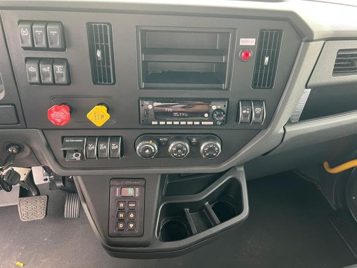 2026 Peterbilt 548 — photo 12