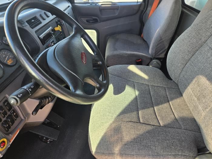 2020 Peterbilt 337 — photo 10