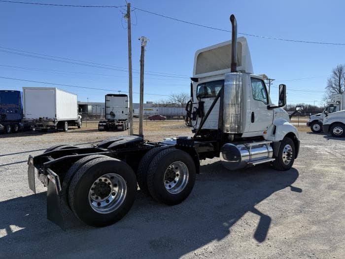 2021 International LT — photo 5