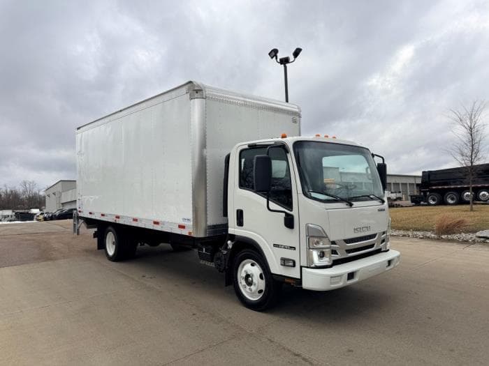 2026 Isuzu NPR — photo 4