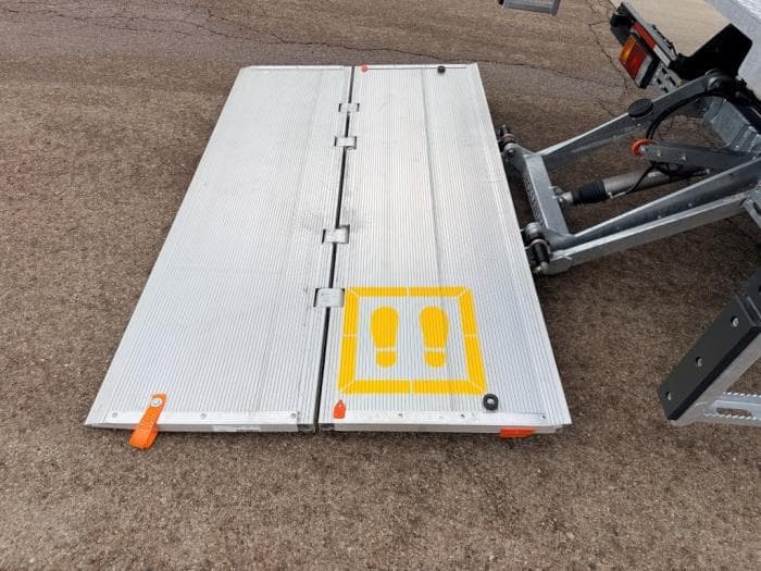 2026 Isuzu NPR — photo 11