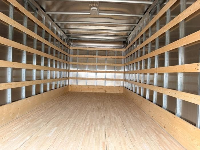 2026 Isuzu NPR — photo 12