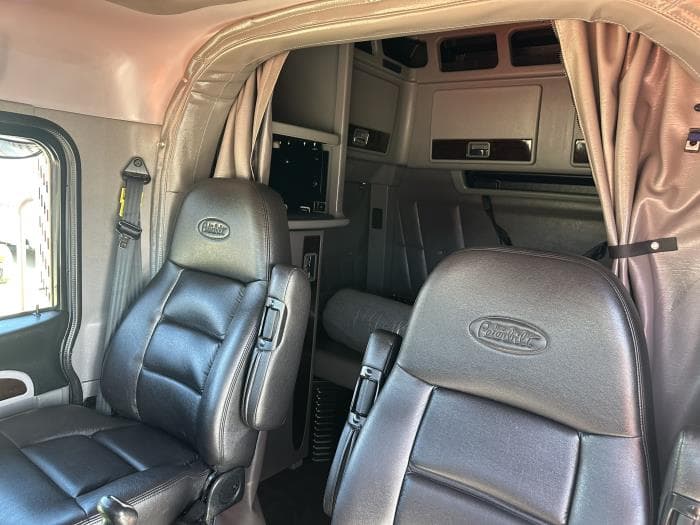 2024 Peterbilt 389 — photo 9