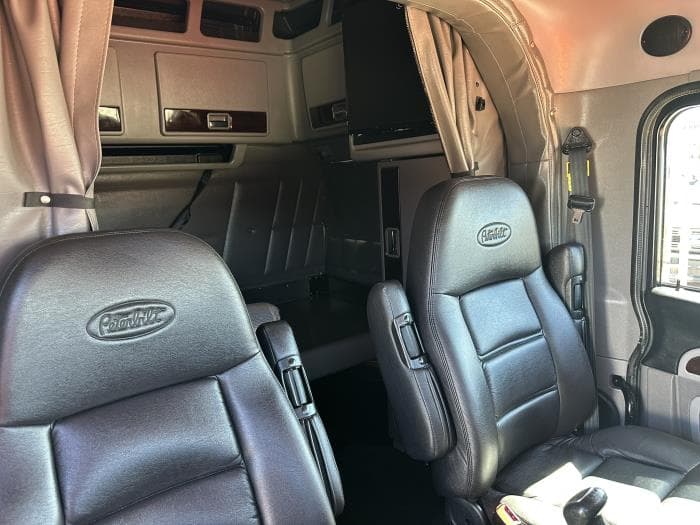 2024 Peterbilt 389 — photo 10