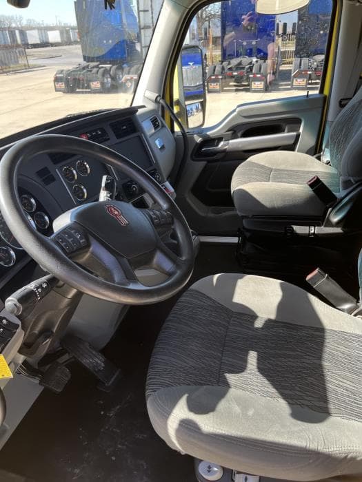2021 Kenworth T680 — photo 13