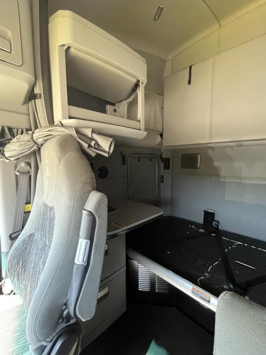 2021 Kenworth T680 — photo 16