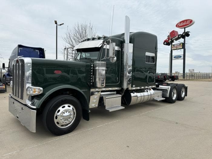 2024 Peterbilt 389 — photo 2