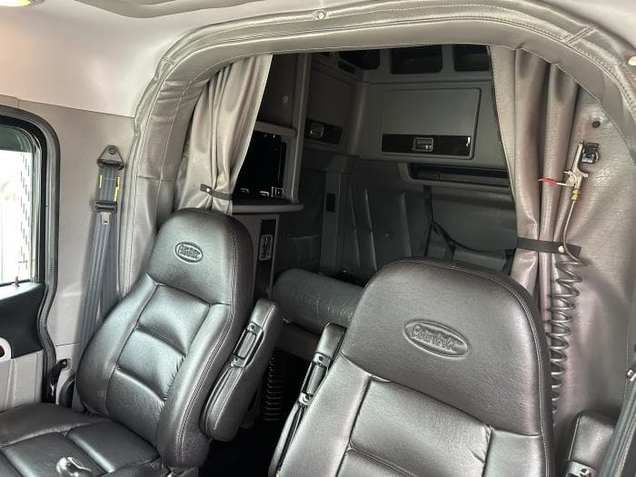 2024 Peterbilt 389 — photo 10