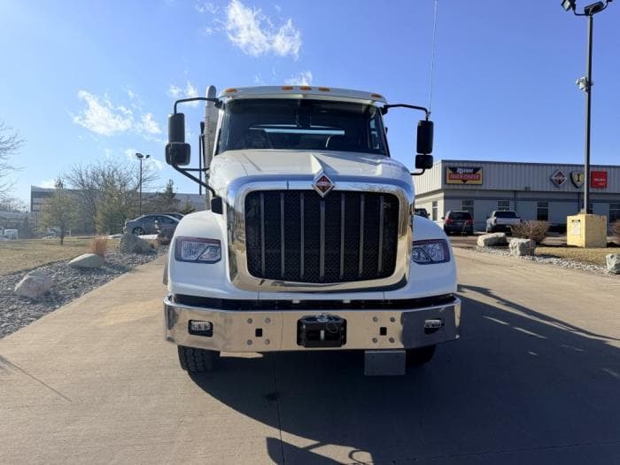 2026 International HX — photo 3