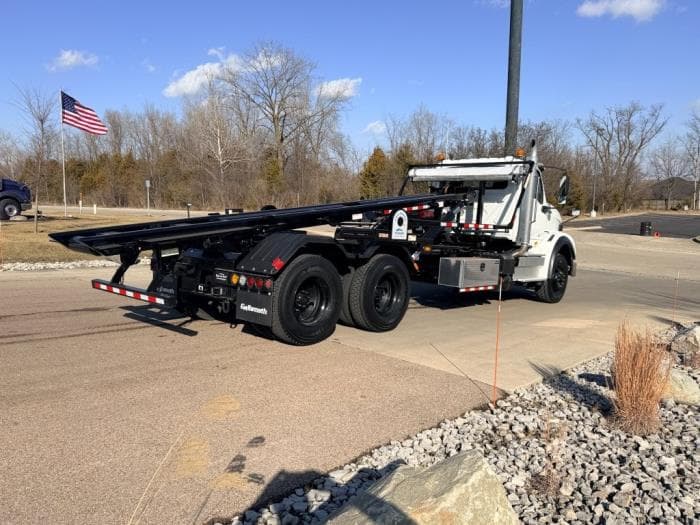 2026 International HX — photo 6