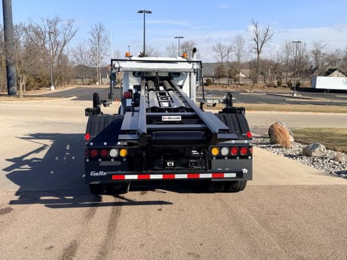 2026 International HX — photo 8