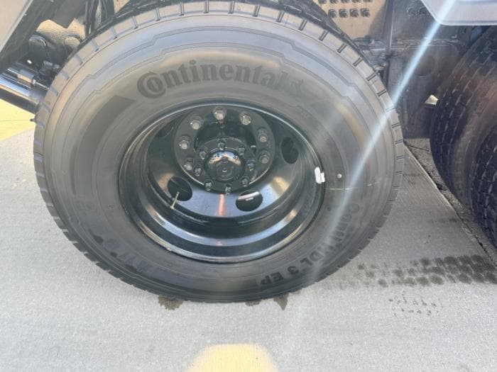 2026 International HX — photo 13