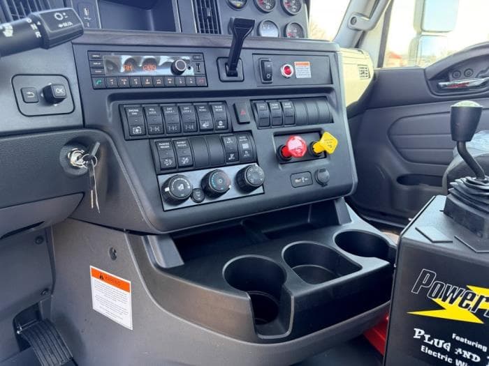 2026 International HX — photo 22