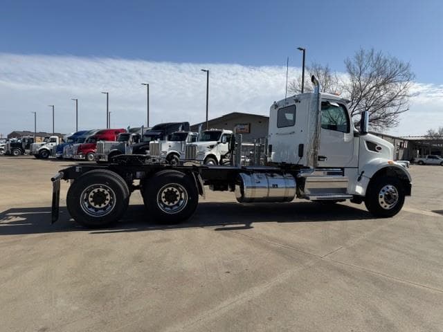 2027 Peterbilt 567 — photo 9