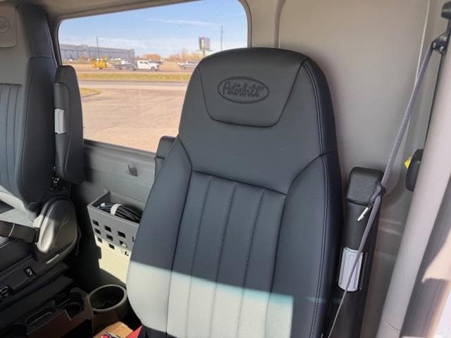 2027 Peterbilt 567 — photo 27