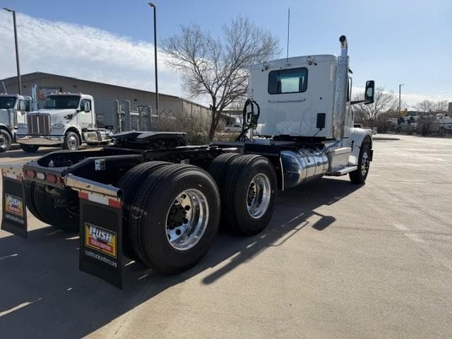 2027 Peterbilt 567 — photo 8