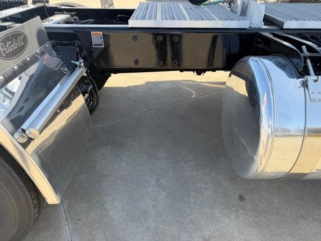 2027 Peterbilt 567 — photo 25