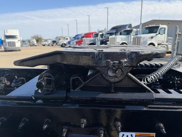 2027 Peterbilt 567 — photo 21