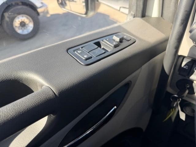 2027 Peterbilt 567 — photo 32