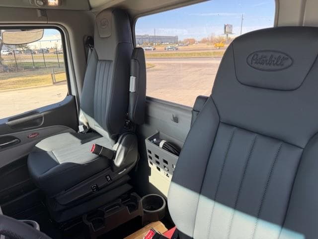 2027 Peterbilt 567 — photo 28