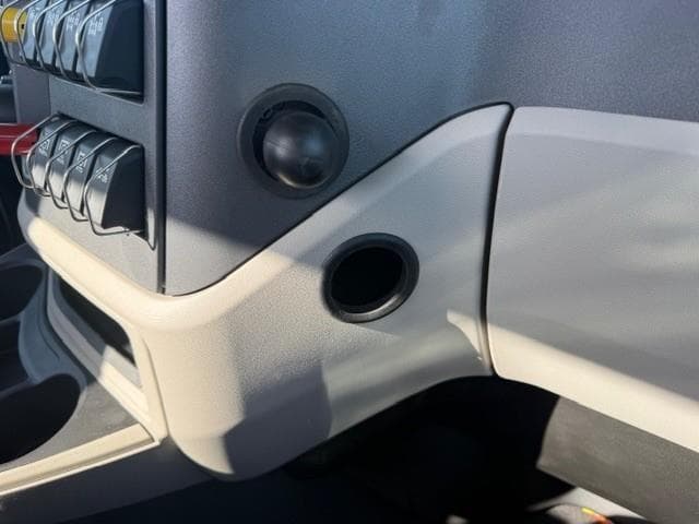 2027 Peterbilt 567 — photo 34