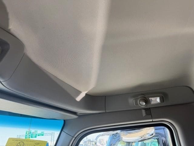 2027 Peterbilt 567 — photo 40