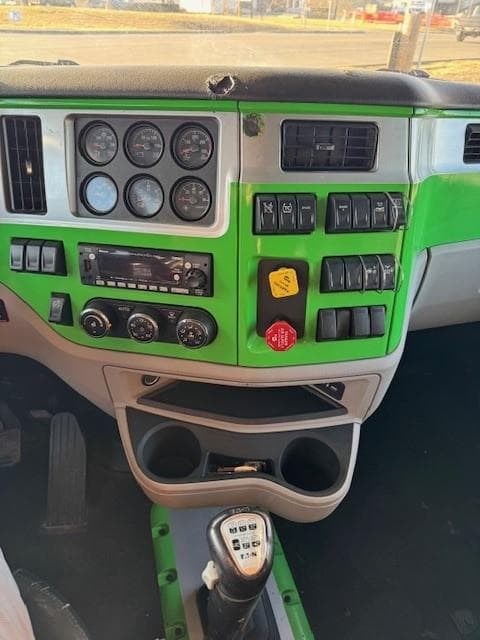 2022 Peterbilt 579 — photo 14