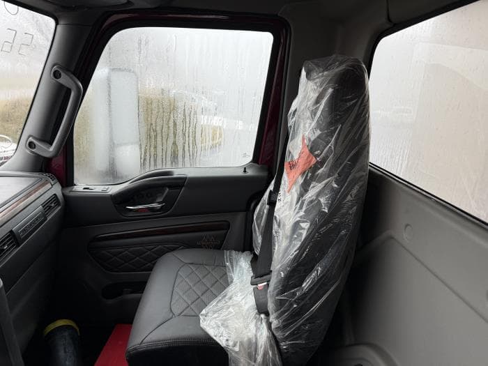 2026 International HX — photo 13