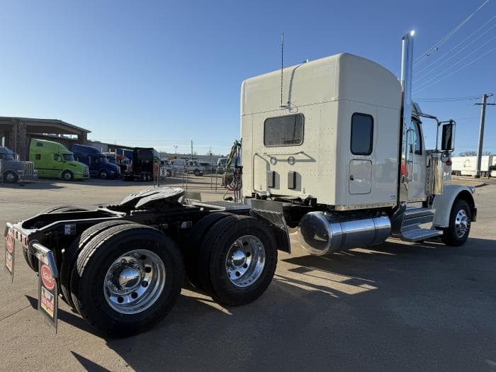 2027 Peterbilt 589 — photo 10