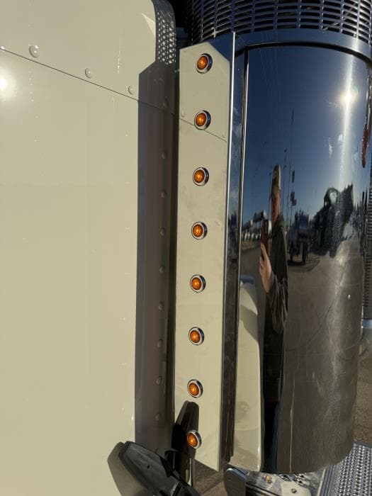 2027 Peterbilt 589 — photo 15