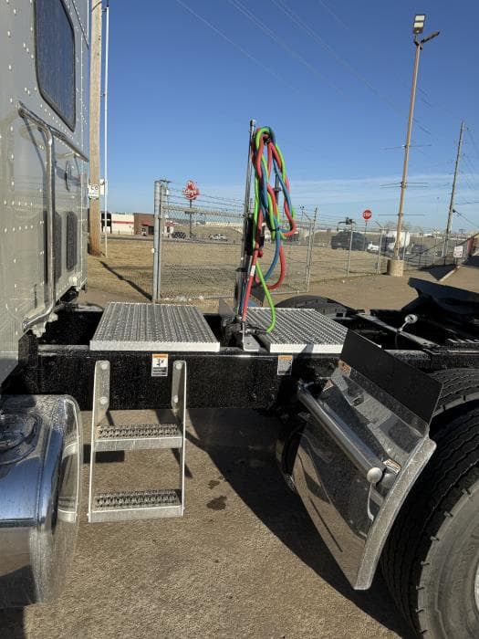 2027 Peterbilt 589 — photo 18