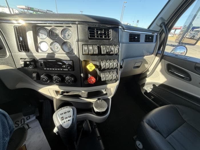 2027 Peterbilt 589 — photo 25