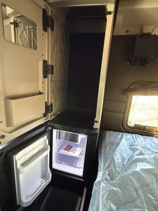 2027 Peterbilt 589 — photo 31