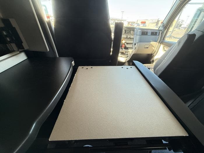 2027 Peterbilt 589 — photo 38