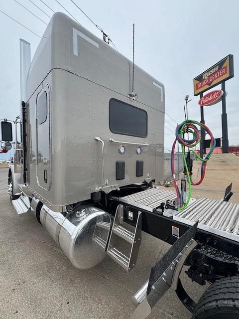 2027 Peterbilt 589 — photo 4