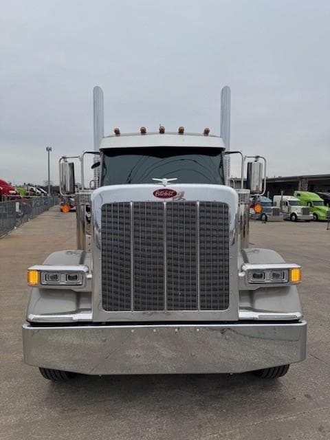 2027 Peterbilt 589 — photo 12