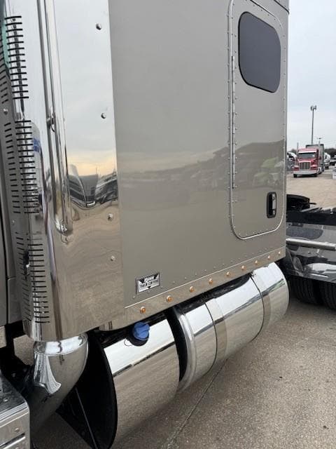 2027 Peterbilt 589 — photo 15