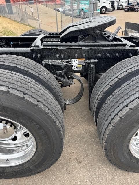 2027 Peterbilt 589 — photo 33