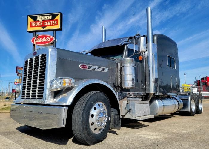 2021 Peterbilt 389 — photo 2