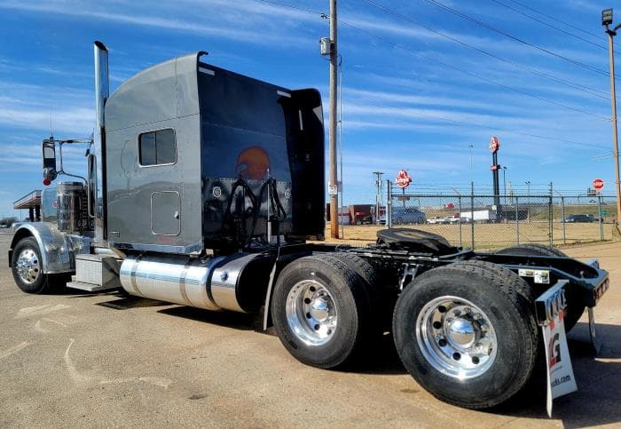 2021 Peterbilt 389 — photo 9