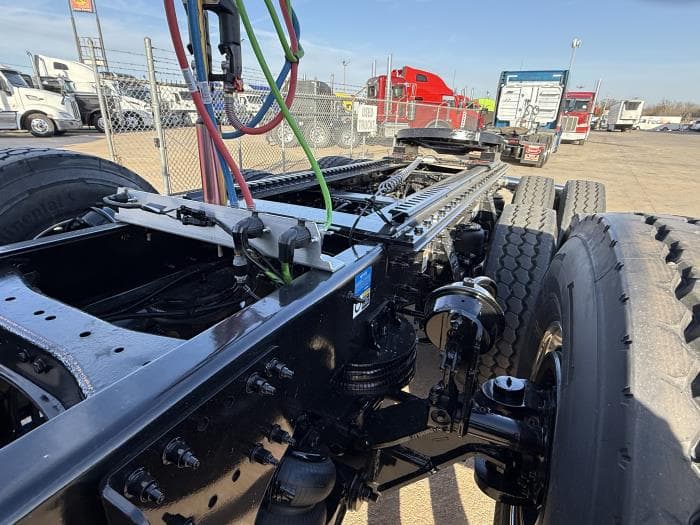 2027 Peterbilt 589 — photo 13