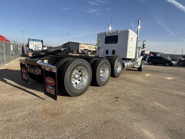 2027 Peterbilt 589 — photo 19