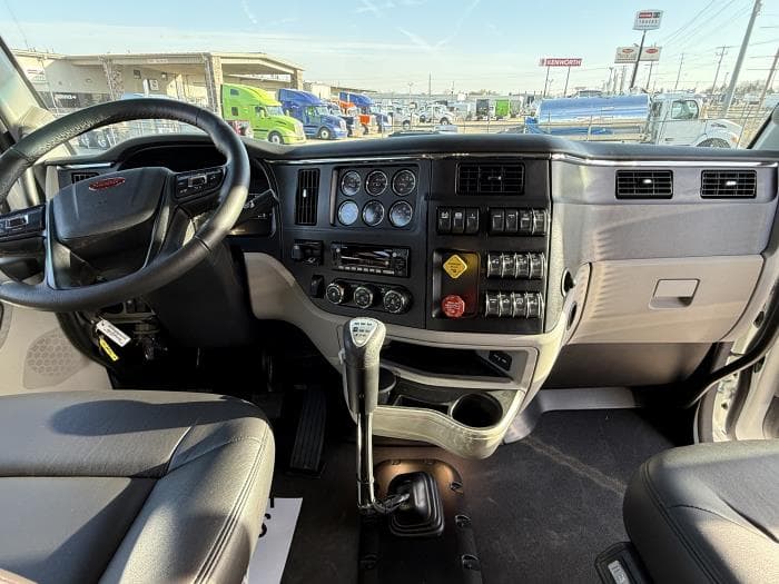2027 Peterbilt 589 — photo 20