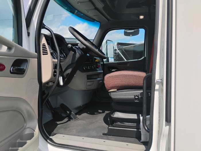 2022 Peterbilt 579 — photo 18